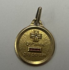Pendentif médaille amour d'occasion  Saint-Alban-Leysse