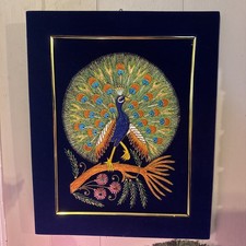 Arte de parede bordada pavão Zardozi em veludo azul com pedras semipreciosas comprar usado Arte de parede bordada pavão Zardozi em veludo azul com pedras semipreciosas comprar usado  Enviando para Brazil