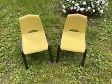 Conjunto de 2 cadeiras vintage amarelas e pretas pequenas de plástico tamanho infantil comprar usado  Enviando para Brazil