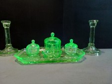 Conjunto de penteadeira vaidade vidro urânio (Libochovice Tchecoslováquia) vintage comprar usado Conjunto de penteadeira vaidade vidro urânio (Libochovice Tchecoslováquia) vintage comprar usado  Enviando para Brazil