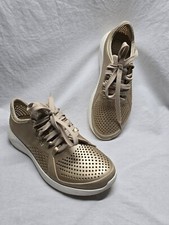 Tênis Crocs Lite Ride Pacer perfurado champanhe feminino tamanho 8 sapatos confortáveis comprar usado  Enviando para Brazil