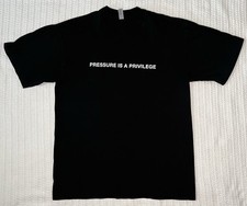 Camisa gráfica 2 lados CBUM Pressure Is A Privilege MD 20” X 27” comprar usado Camisa gráfica 2 lados CBUM Pressure Is A Privilege MD 20” X 27” comprar usado  Enviando para Brazil