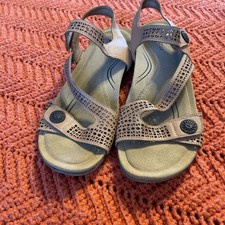 Sandália Biza Lucy Feminina EUA 8.5 Couro Marrom Amortecedor Conforto comprar usado Sandália Biza Lucy Feminina EUA 8.5 Couro Marrom Amortecedor Conforto comprar usado  Enviando para Brazil