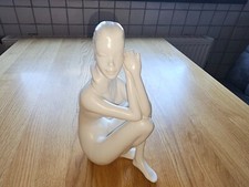 Porzellanfigur sitzende frau gebraucht kaufen  Pulheim