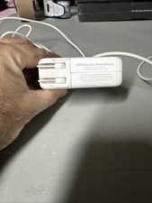 Adaptador CA Apple 85W MacBook MagSafe genuíno - Branco comprar usado Adaptador CA Apple 85W MacBook MagSafe genuíno - Branco comprar usado  Enviando para Brazil