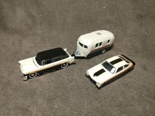 Conjunto de 3 MAISTO 1955 CHEVROLET NOMAD & 1971 CHEVROLET VEGA & CAMPER TRAILER , usado comprar usado  Enviando para Brazil