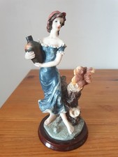 Figurine résine femme d'occasion  L'Aigle