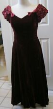 Vestido maxi vintage MODA INT'L formal marrom/vinho veludo babado e forro tamanho 6 comprar usado Vestido maxi vintage MODA INT'L formal marrom/vinho veludo babado e forro tamanho 6 comprar usado  Enviando para Brazil