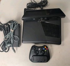 Console Microsoft Xbox 360 S fino preto 250GB modelo 1439 com controle e Kinect comprar usado  Enviando para Brazil