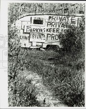 1982 Press Photo trailer de acampamento abandonado ao longo da estrada Loop - lrb54513 comprar usado  Enviando para Brazil