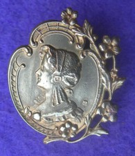 Art nouveau broche d'occasion Art nouveau broche d'occasion  Poncin
