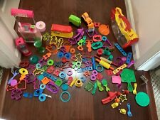 GRANDE LOTE PLAY-DOH TOYS acessórios formas 90+ PEÇAS cortadores argila EDUCACIONAL comprar usado  Enviando para Brazil