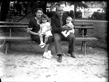 Couple enfants assis d'occasion Couple enfants assis d'occasion  France