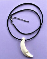 Collana con dente usato  Cecina