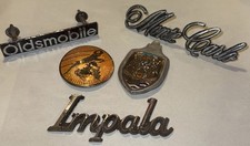Lote de 5 emblemas, 1938 Dodge Crankcase, 1950 VW, Impala, Oldsmobile, Monte Carlo, usado comprar usado  Enviando para Brazil