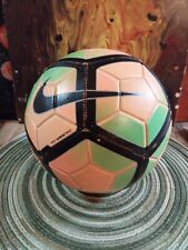 Balón de fútbol Nike Strike - Aerotrac - Verde y naranja - Usado en excelente estado segunda mano  Embacar hacia Argentina