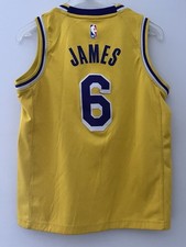 Completo basket lakers usato  Sant Antimo