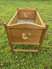 Bonito juguete vintage Whitney madera bebé muñeca cuna cama lado abatible años 40 50 ruedas de madera  segunda mano  Embacar hacia Mexico