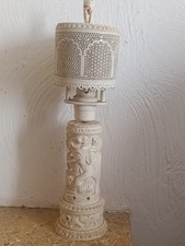 Ancienne lampe sculptée d'occasion  Roquebrune-sur-Argens
