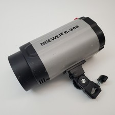 Neewer C-300 Studio luz de flash estroboscópica testada funcionando sem cabo de alimentação apenas luz comprar usado Neewer C-300 Studio luz de flash estroboscópica testada funcionando sem cabo de alimentação apenas luz comprar usado  Enviando para Brazil