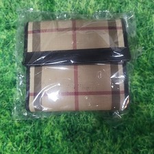 Carteira de couro BURBERRY bi-fold House Check revestida de lona • Bege/preto • Autêntica comprar usado Carteira de couro BURBERRY bi-fold House Check revestida de lona • Bege/preto • Autêntica comprar usado  Enviando para Brazil