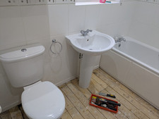 White bathroom suite. for sale  MARKET HARBOROUGH