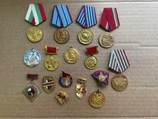BULGARIA LOTE DE 16 MEDALLAS E INSIGNIAS COMUNISTAS BÚLGARAS segunda mano  Embacar hacia Mexico