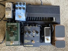 Pedaleira de guitarra elétrica com fonte de alimentação e estojo de transporte comprar usado  Enviando para Brazil