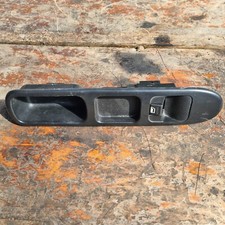 Bouton leve vitre d'occasion  Signes