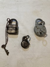 Tre vecchi lucchetti. usato  Vobbia