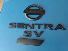 NISSAN SENTRA SV 2013-19 EMBLEMA PORTA-MALAS TRASEIRO LOGOTIPO UNIDADE PURA LETRAS PRETAS FABRICANTE DE EQUIPAMENTO ORIGINAL comprar usado  Enviando para Brazil