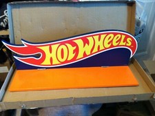 Prateleira de exibição dobrável Hot Wheels azul laranja chamas 21" de comprimento 6,5" de altura, usado comprar usado  Enviando para Brazil