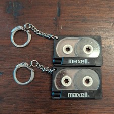 2 chaveiros e canetas promocionais vintage antigos Maxell fita cassete raros, usado comprar usado 2 chaveiros e canetas promocionais vintage antigos Maxell fita cassete raros, usado comprar usado  Enviando para Brazil