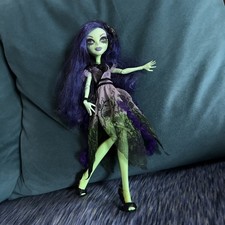 Muñeca Monster High Amanita Nightshade Edición Limitada Gloom & Bloom 2011   segunda mano  Embacar hacia Mexico