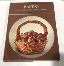 Bakery: Cakes Simple Confectionery by Maria Floris 1970 Hardcover DJ ILLUSTRATED comprar usado  Enviando para Brazil