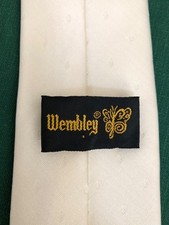 Gravata borboleta Wembley marfim sólido paisley poli-seda estreita magra vintage comprar usado Gravata borboleta Wembley marfim sólido paisley poli-seda estreita magra vintage comprar usado  Enviando para Brazil