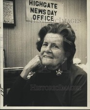 1974 Press Photo Alice Kneissl em seu escritório em Nova York - tua56357, usado comprar usado  Enviando para Brazil