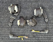 Cinture sicurezza anteriori usato Cinture sicurezza anteriori usato  Sinopoli