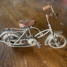 Decoração para casa de metal - bicicleta de madeira feita à mão na Índia 8” H 10,5” L bicicleta comprar usado  Enviando para Brazil