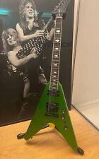 Guitarra elétrica Dave Mustaine Signature Flying V Alien Tech verde envio rápido X4 comprar usado  Enviando para Brazil