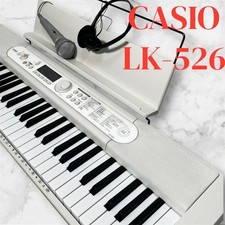 Usado, Casio LK 526 teclas iluminadas 61 teclas teclado branco com microfone fones de ouvido descanso de música AC comprar usado  Enviando para Brazil