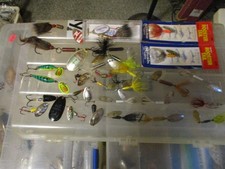 lote de 29 iscas de pesca giratórias marcianas mepps, rabo de galo, raposa azul, pantera, usado comprar usado  Enviando para Brazil