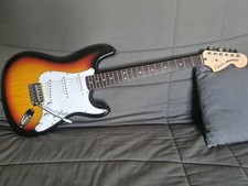Squier stratocaster classic d'occasion  Beaurepaire