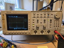 Tektronix tds540a d'occasion  Mont-Saint-Martin