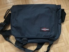 Sacoche bandoulière eastpak d'occasion  Paris XIX