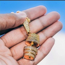 Pingente de haltere masculino de moissanita corte redondo 2,50 ct folheado a ouro amarelo 14K. comprar usado  Enviando para Brazil