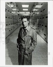 1992 Press Photo Robert Stack é o apresentador de "Unsolved Mysteries" na NBC-TV, usado comprar usado  Enviando para Brazil