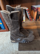 Usado, Botas de torção vintage Adidas Opium femininas 7 zíper completo marrom camurça comprar usado Usado, Botas de torção vintage Adidas Opium femininas 7 zíper completo marrom camurça comprar usado  Enviando para Brazil