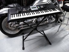 YAMAHA PSR E223 Teclado Eletrônico Piano 61 Teclas Suporte de Bateria AC Parece Ótimo! comprar usado  Enviando para Brazil