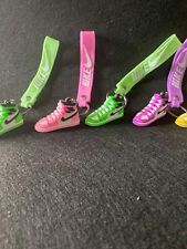 Portachiavi mini sneakers usato  Caserta